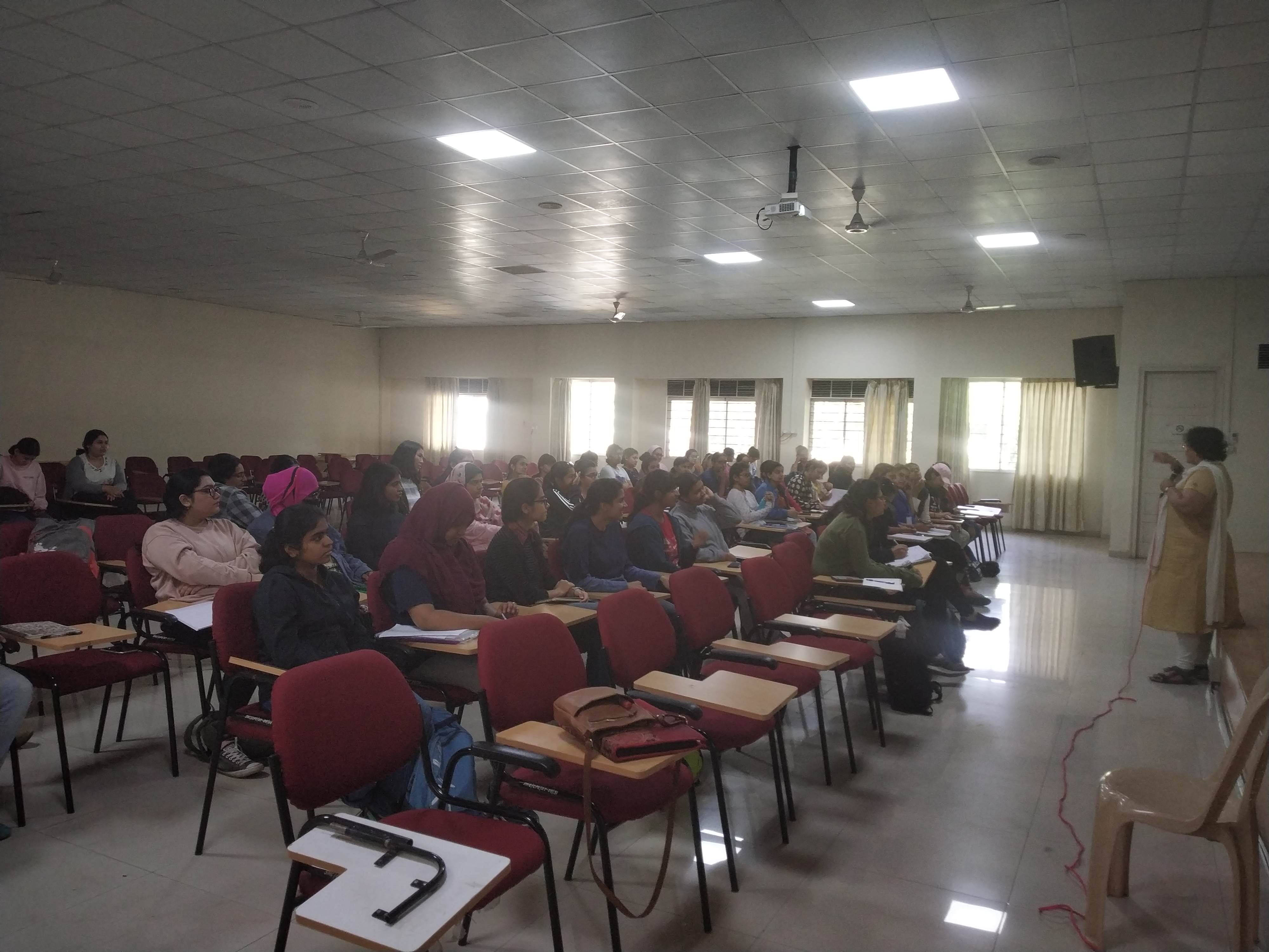 Guest Lecture Dr. Vaishali Latkar Greek Architecture Dept. of History Engrossed Students